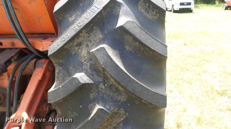 image for item DF4304 Allis Chalmers 200 tractor