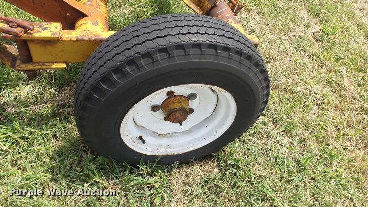 image for item DF4306 Swather trailer