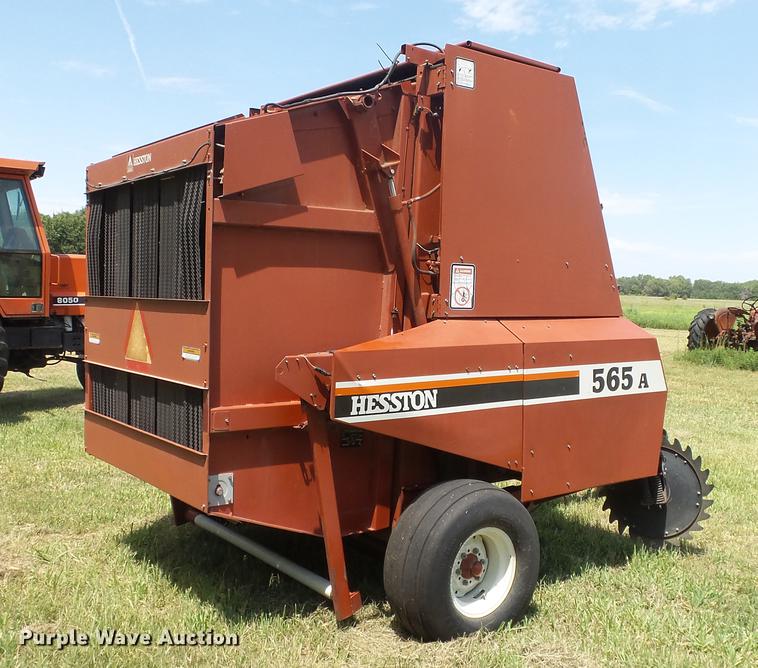 image for item DF4308 Hesston 565A round baler