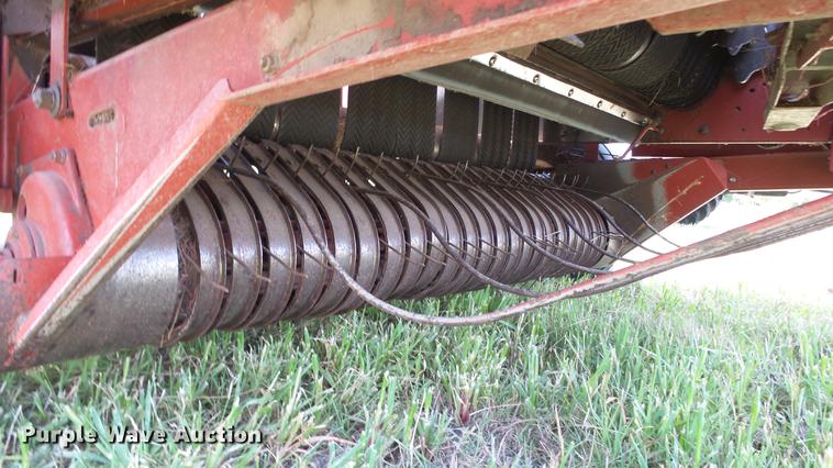 image for item DF4308 Hesston 565A round baler