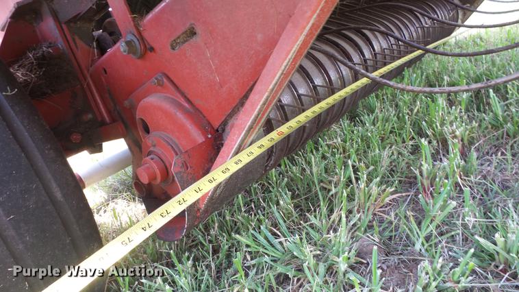 image for item DF4308 Hesston 565A round baler