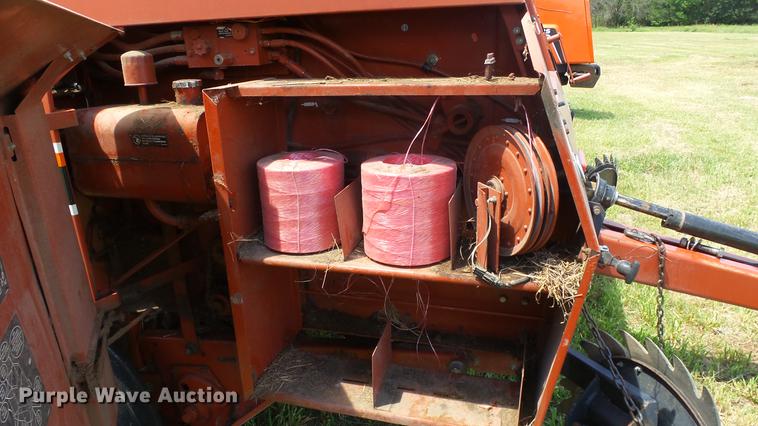 image for item DF4308 Hesston 565A round baler