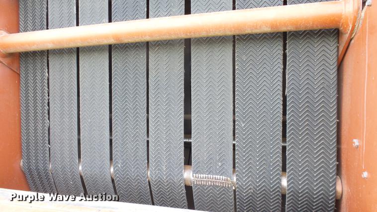 image for item DF4308 Hesston 565A round baler