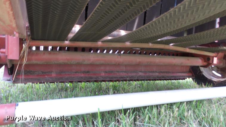 image for item DF4308 Hesston 565A round baler