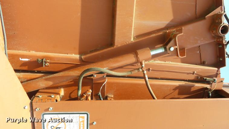 image for item DF4308 Hesston 565A round baler