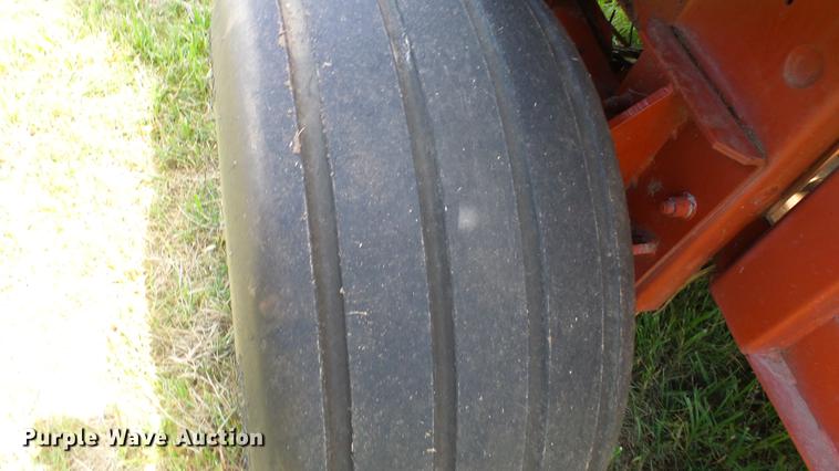 image for item DF4308 Hesston 565A round baler