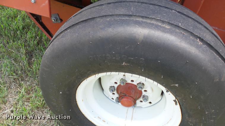 image for item DF4308 Hesston 565A round baler