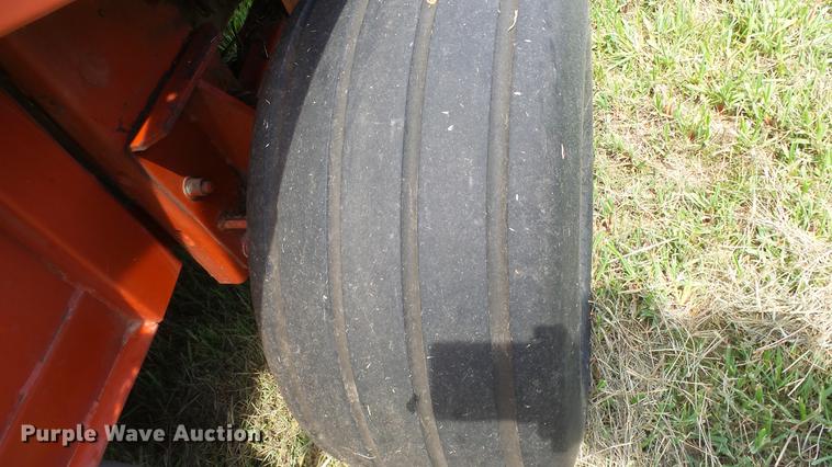 image for item DF4308 Hesston 565A round baler