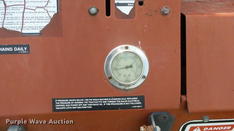 image for item DF4308 Hesston 565A round baler