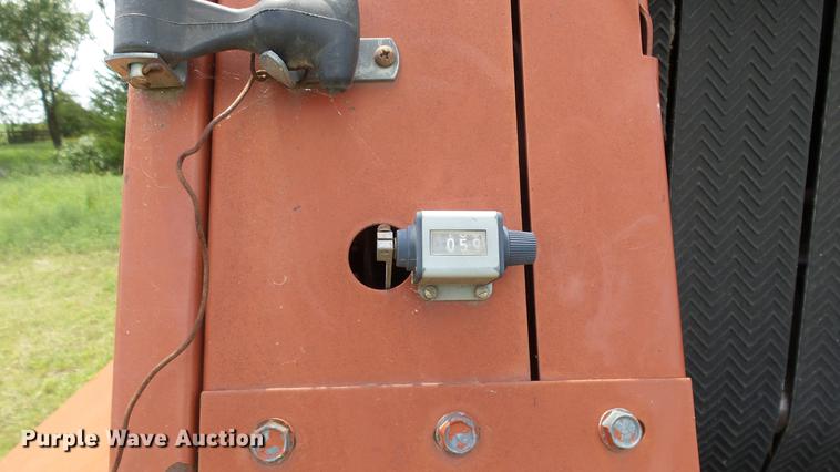 image for item DF4308 Hesston 565A round baler