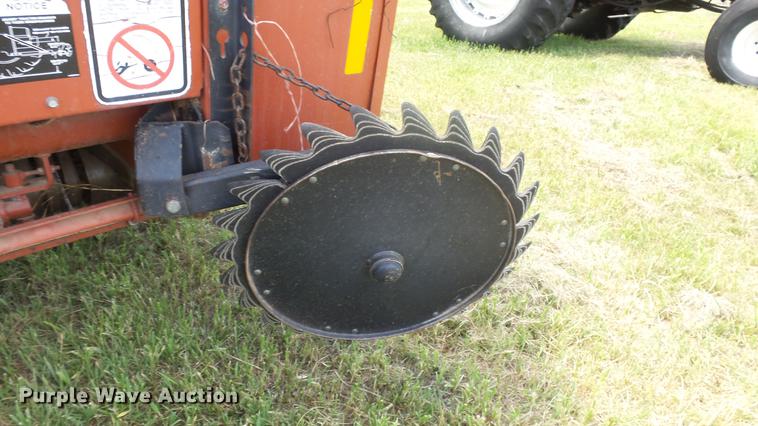 image for item DF4308 Hesston 565A round baler