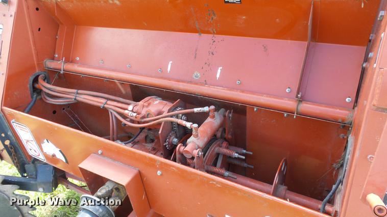 image for item DF4308 Hesston 565A round baler