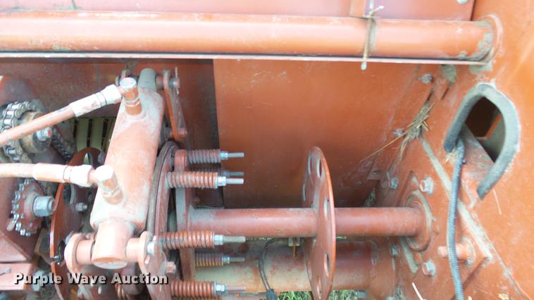 image for item DF4308 Hesston 565A round baler