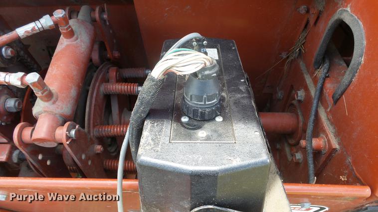 image for item DF4308 Hesston 565A round baler