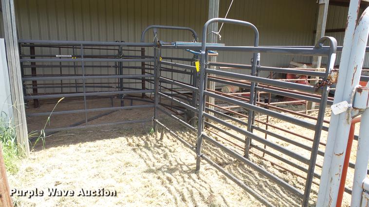 image for item DF4311 Priefert livestock alley and sweep tub