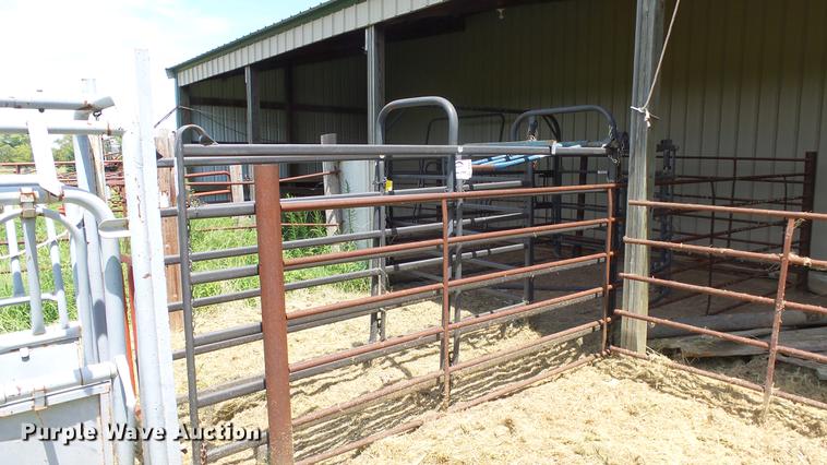 image for item DF4311 Priefert livestock alley and sweep tub