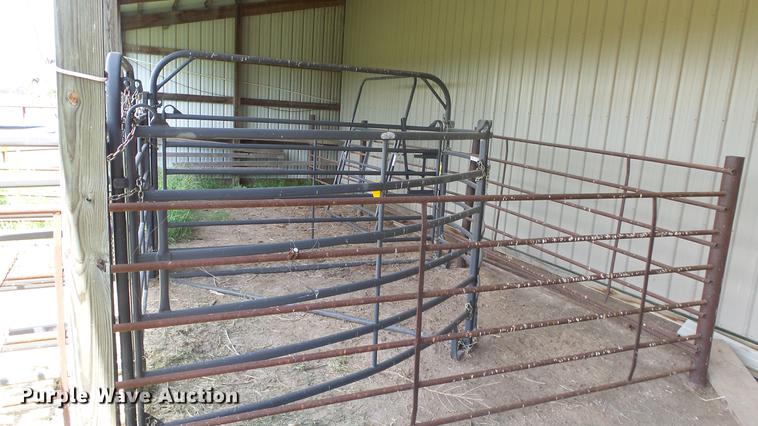 image for item DF4311 Priefert livestock alley and sweep tub