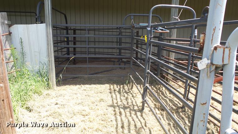 image for item DF4311 Priefert livestock alley and sweep tub