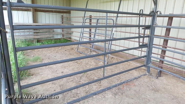 image for item DF4311 Priefert livestock alley and sweep tub