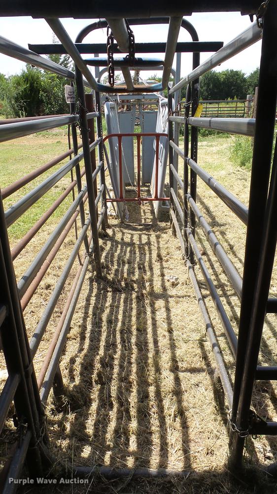 image for item DF4311 Priefert livestock alley and sweep tub