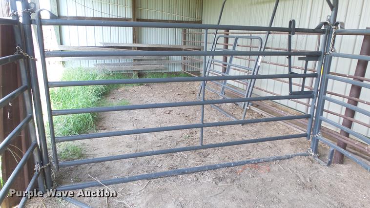 image for item DF4311 Priefert livestock alley and sweep tub