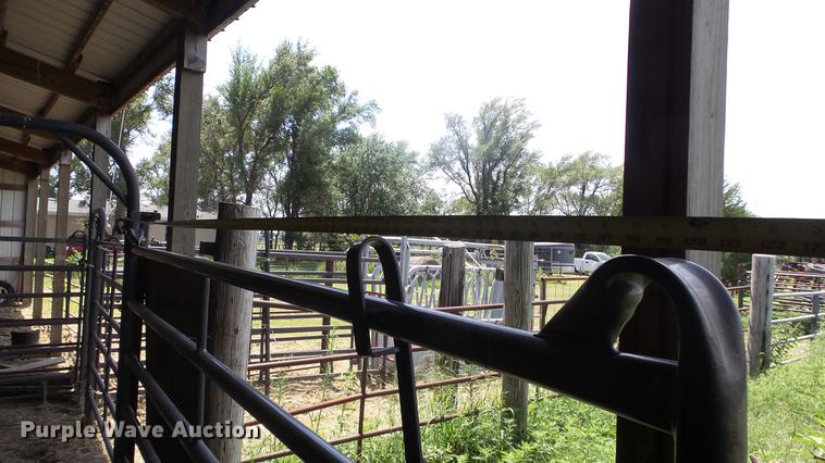 image for item DF4311 Priefert livestock alley and sweep tub