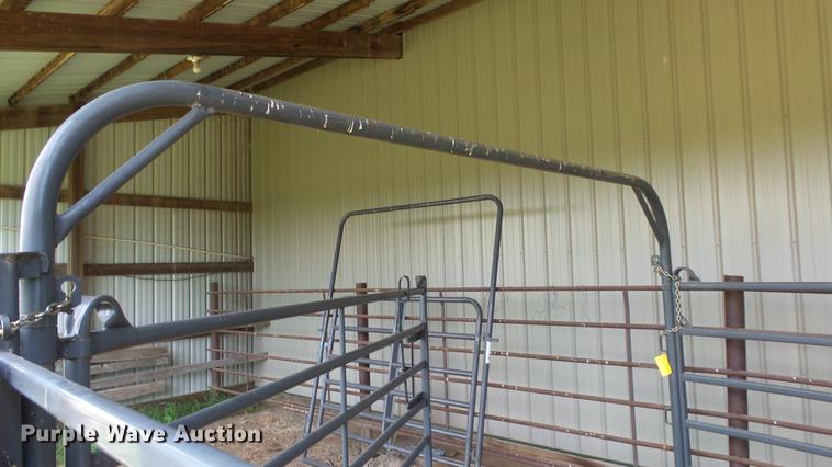 image for item DF4311 Priefert livestock alley and sweep tub