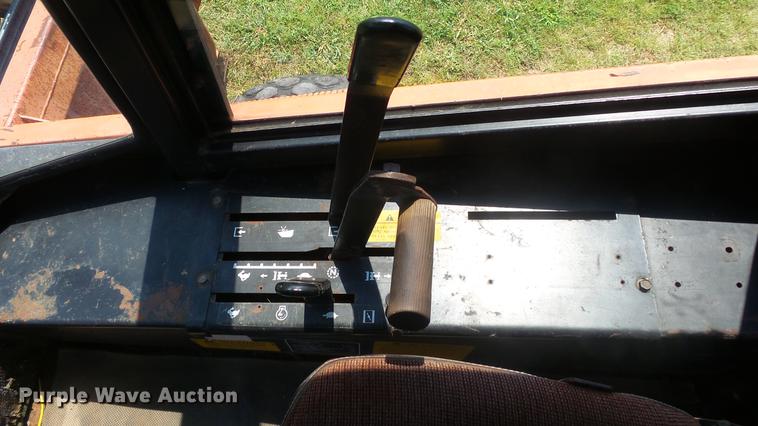 image for item DF4313 Hesston 6450 windrower