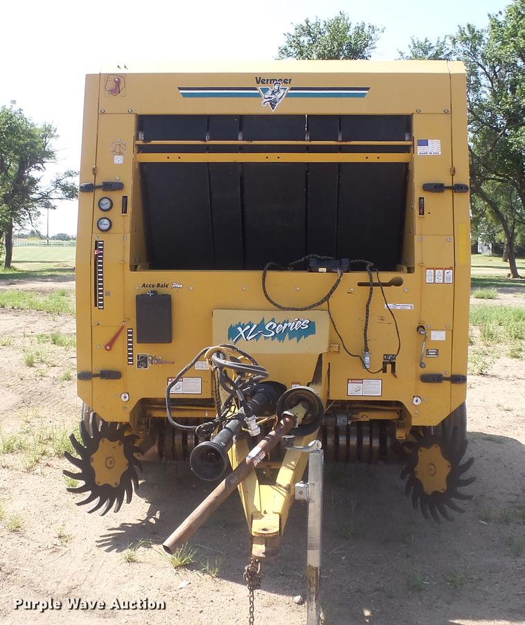 image for item ES9311 Vermeer 605XL round baler