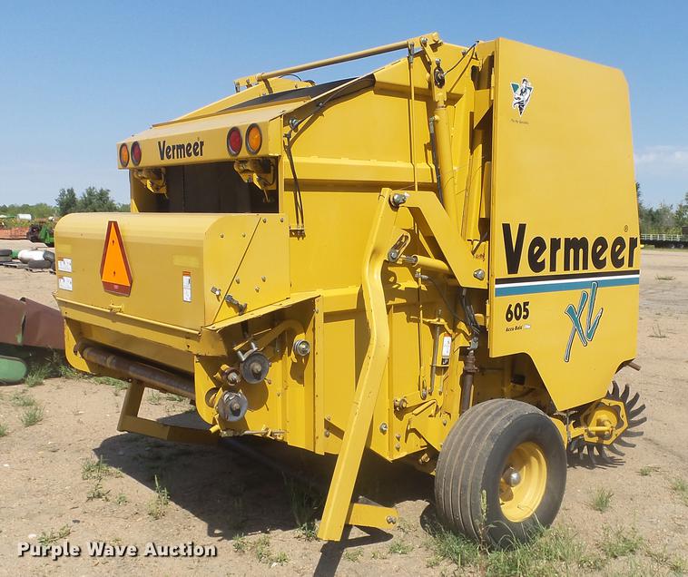 image for item ES9311 Vermeer 605XL round baler