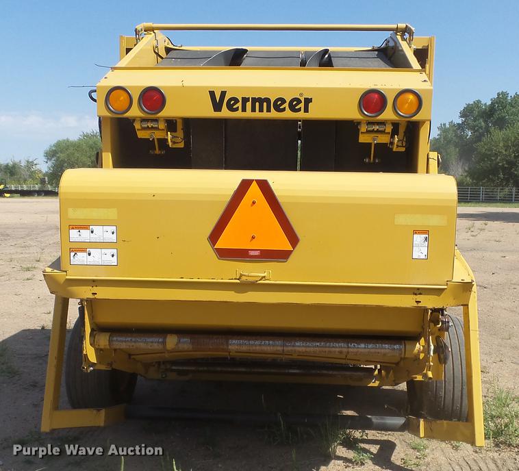 image for item ES9311 Vermeer 605XL round baler