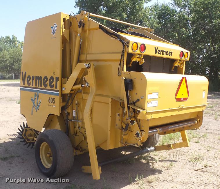 image for item ES9311 Vermeer 605XL round baler