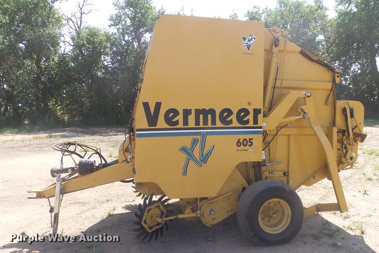 image for item ES9311 Vermeer 605XL round baler