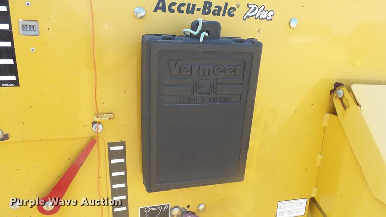 image for item ES9311 Vermeer 605XL round baler