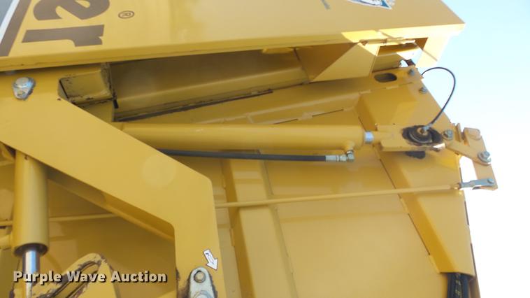 image for item ES9311 Vermeer 605XL round baler