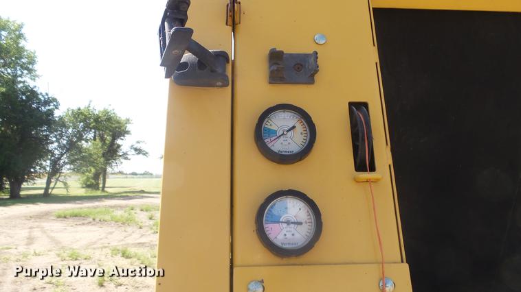 image for item ES9311 Vermeer 605XL round baler