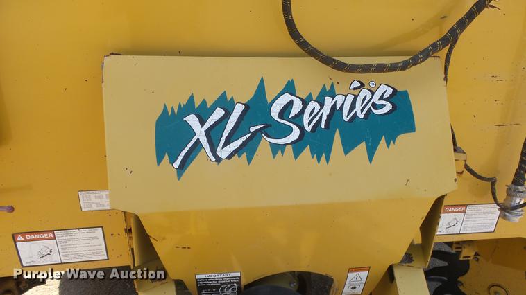 image for item ES9311 Vermeer 605XL round baler