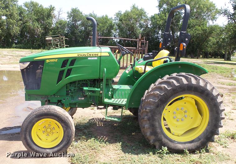 image for item ET9335 2015 John Deere 5055E tractor