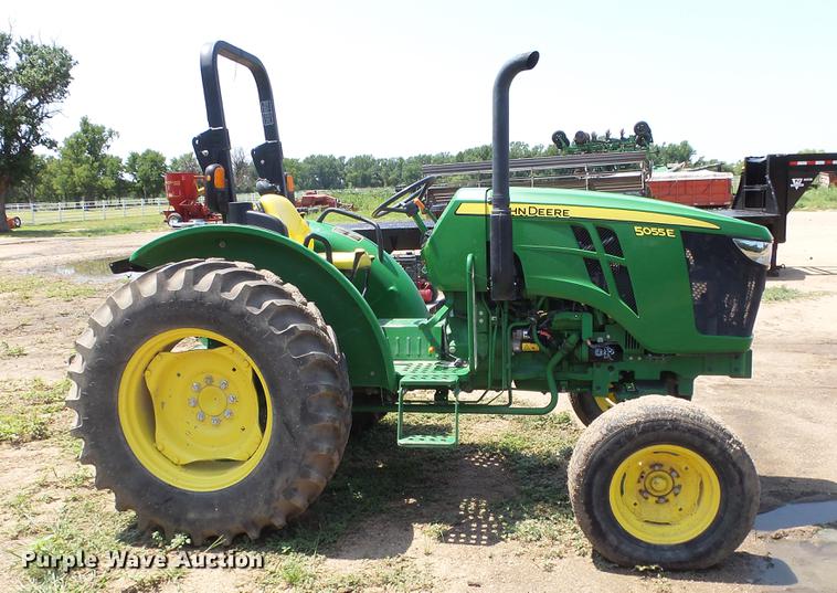 image for item ET9335 2015 John Deere 5055E tractor