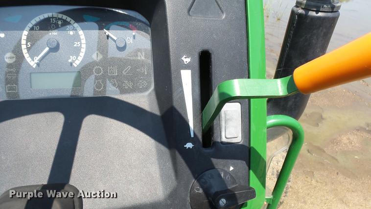 image for item ET9335 2015 John Deere 5055E tractor