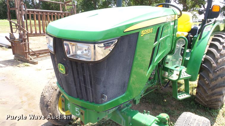 image for item ET9335 2015 John Deere 5055E tractor