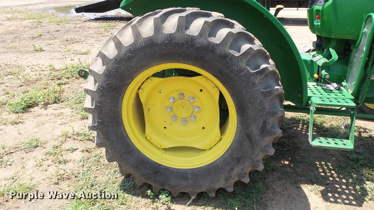image for item ET9335 2015 John Deere 5055E tractor
