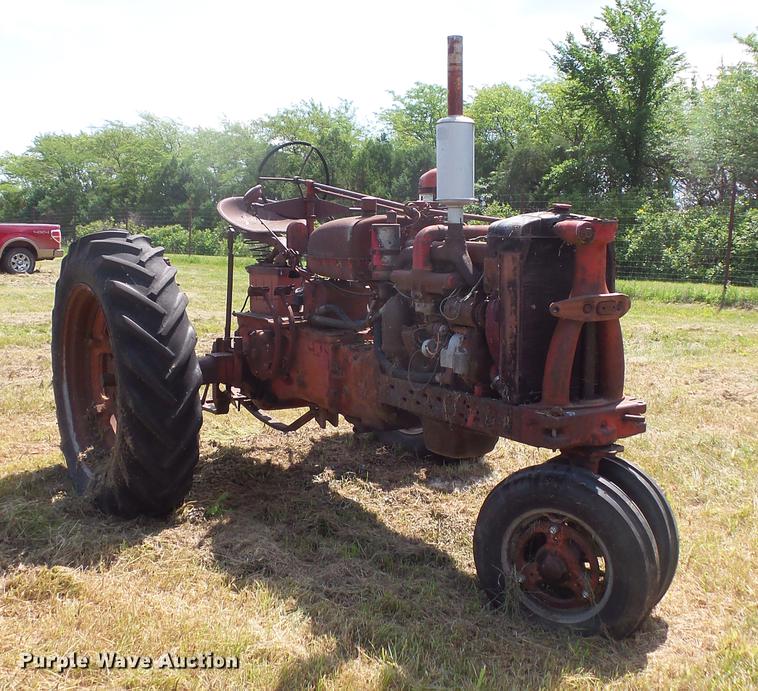 image for item EV9021 Farmall Super MD-TA tractor