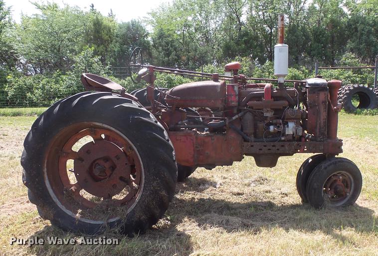 image for item EV9021 Farmall Super MD-TA tractor