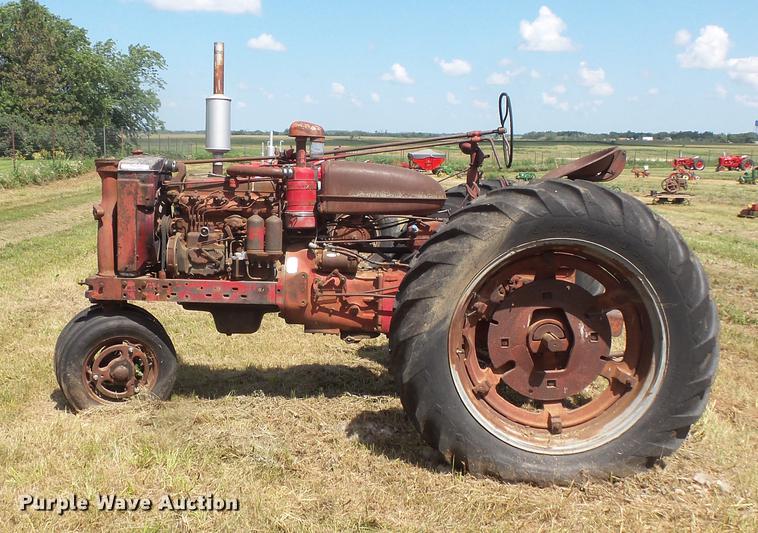 image for item EV9021 Farmall Super MD-TA tractor