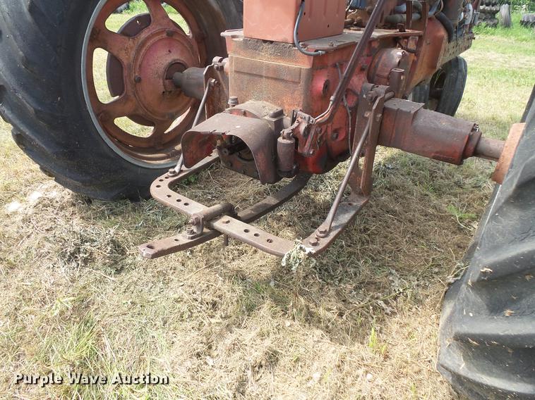 image for item EV9021 Farmall Super MD-TA tractor
