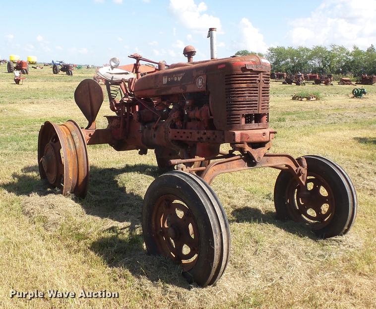 image for item EV9032 Farmall H tractor