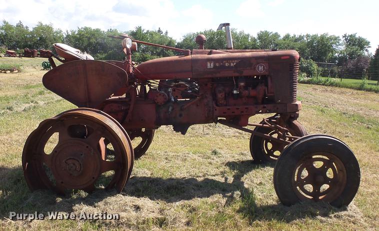 image for item EV9032 Farmall H tractor