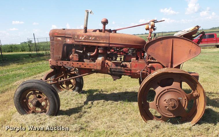 image for item EV9032 Farmall H tractor