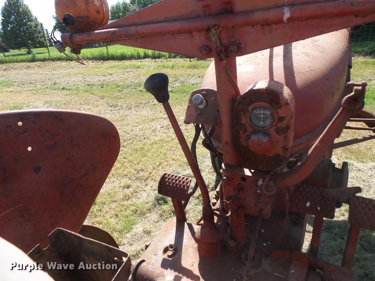 image for item EV9032 Farmall H tractor